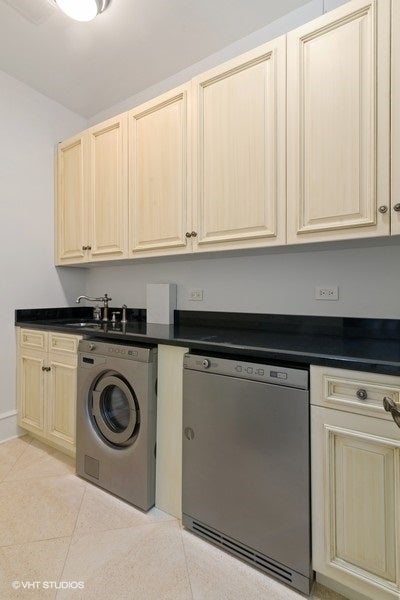 Tiny photo for 55 E ERIE Street #5302, Chicago, IL 60610 (MLS # 12755318)