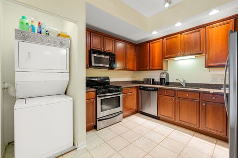 Tiny photo for 400 McDaniels Circle #405, Clarendon Hills, IL 60514 (MLS # 12598031)