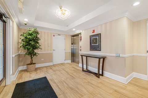 Tiny photo for 400 McDaniels Circle #405, Clarendon Hills, IL 60514 (MLS # 12598031)