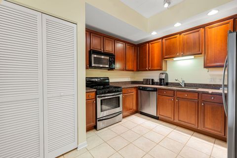 Tiny photo for 400 McDaniels Circle #405, Clarendon Hills, IL 60514 (MLS # 12598031)