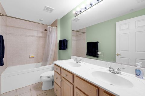 Tiny photo for 400 McDaniels Circle #405, Clarendon Hills, IL 60514 (MLS # 12598031)