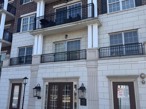 Tiny photo for 400 McDaniels Circle #405, Clarendon Hills, IL 60514 (MLS # 12598031)