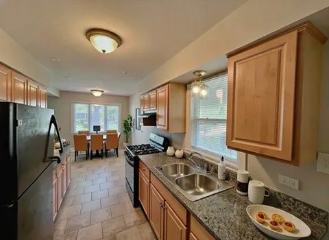 Tiny photo for 606 E 164th Place, South Holland, IL 60473 (MLS # 12553257)