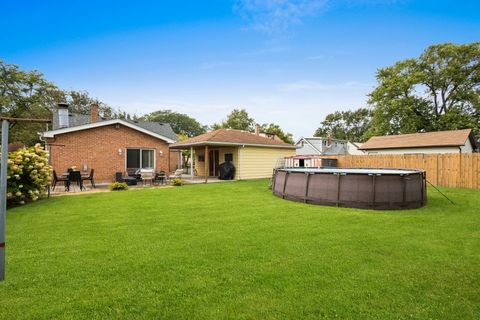 Tiny photo for 10925 Mcvicker Avenue, Chicago Ridge, IL 60415 (MLS # 12585046)