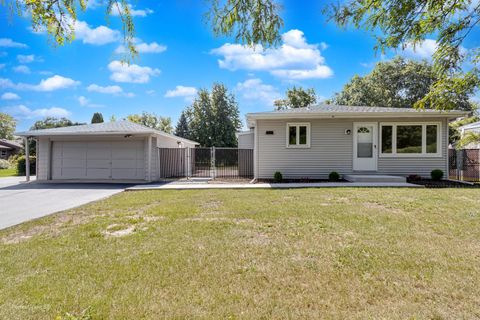 Tiny photo for 2605 Maple Avenue, Downers Grove, IL 60515 (MLS # 12466113)