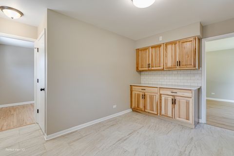 Tiny photo for 2605 Maple Avenue, Downers Grove, IL 60515 (MLS # 12466113)