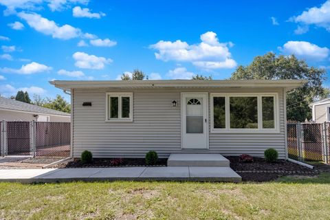 Photo of 2605 Maple Avenue, Downers Grove, IL 60515 (MLS # 12466113) Photo of 2605 Maple Avenue, Downers Grove, IL 60515 (MLS # 12466113)