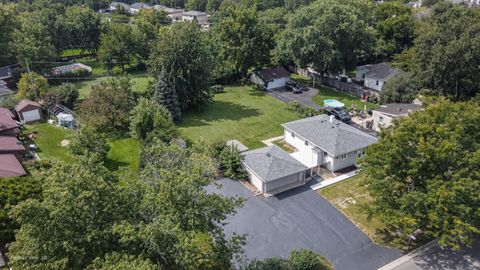 Tiny photo for 2605 Maple Avenue, Downers Grove, IL 60515 (MLS # 12466113)