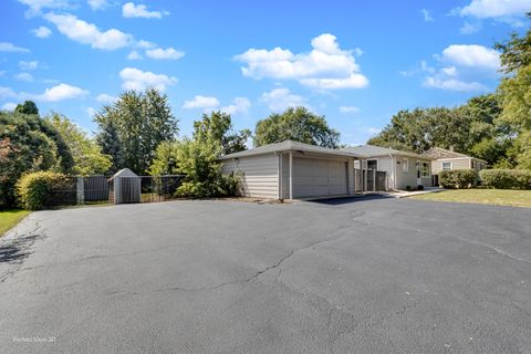 Tiny photo for 2605 Maple Avenue, Downers Grove, IL 60515 (MLS # 12466113)