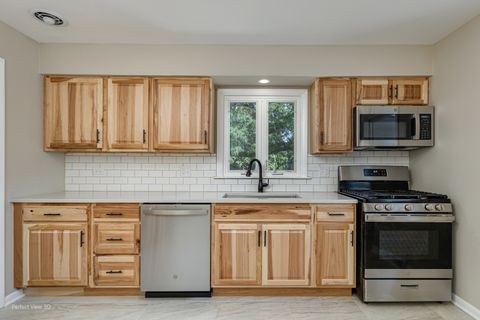 Tiny photo for 2605 Maple Avenue, Downers Grove, IL 60515 (MLS # 12466113)