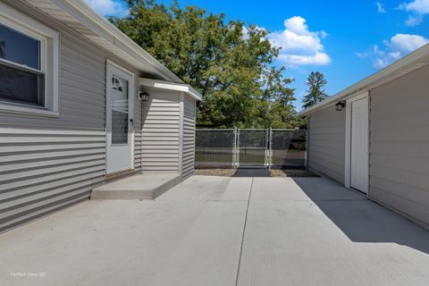 Tiny photo for 2605 Maple Avenue, Downers Grove, IL 60515 (MLS # 12466113)