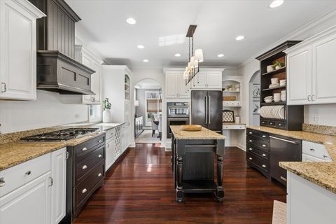 Tiny photo for 321 N Kenilworth Avenue, Glen Ellyn, IL 60137 (MLS # 12625856)