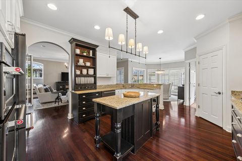 Tiny photo for 321 N Kenilworth Avenue, Glen Ellyn, IL 60137 (MLS # 12625856)