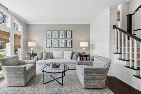 Tiny photo for 321 N Kenilworth Avenue, Glen Ellyn, IL 60137 (MLS # 12625856)