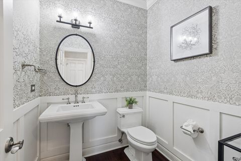 Tiny photo for 321 N Kenilworth Avenue, Glen Ellyn, IL 60137 (MLS # 12625856)
