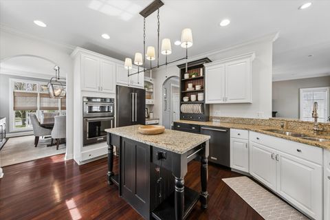 Tiny photo for 321 N Kenilworth Avenue, Glen Ellyn, IL 60137 (MLS # 12625856)