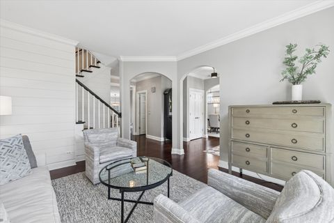 Tiny photo for 321 N Kenilworth Avenue, Glen Ellyn, IL 60137 (MLS # 12625856)