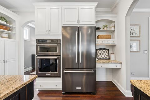 Tiny photo for 321 N Kenilworth Avenue, Glen Ellyn, IL 60137 (MLS # 12625856)