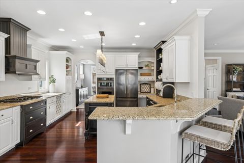 Tiny photo for 321 N Kenilworth Avenue, Glen Ellyn, IL 60137 (MLS # 12625856)