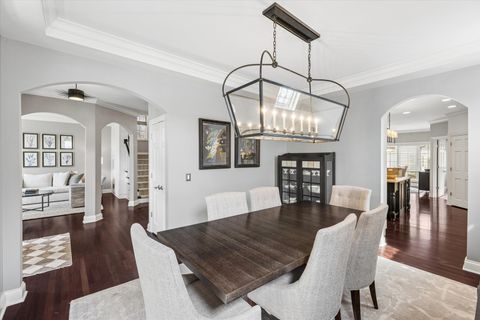 Tiny photo for 321 N Kenilworth Avenue, Glen Ellyn, IL 60137 (MLS # 12625856)