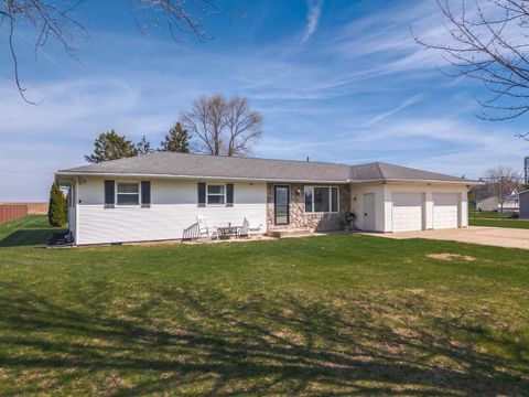 Photo of 405 W Jeffery Street, Cullom, IL 60929 (MLS # 12610280)