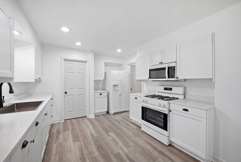 Tiny photo for 113 Andresen Court, DeKalb, IL 60115 (MLS # 12615566)