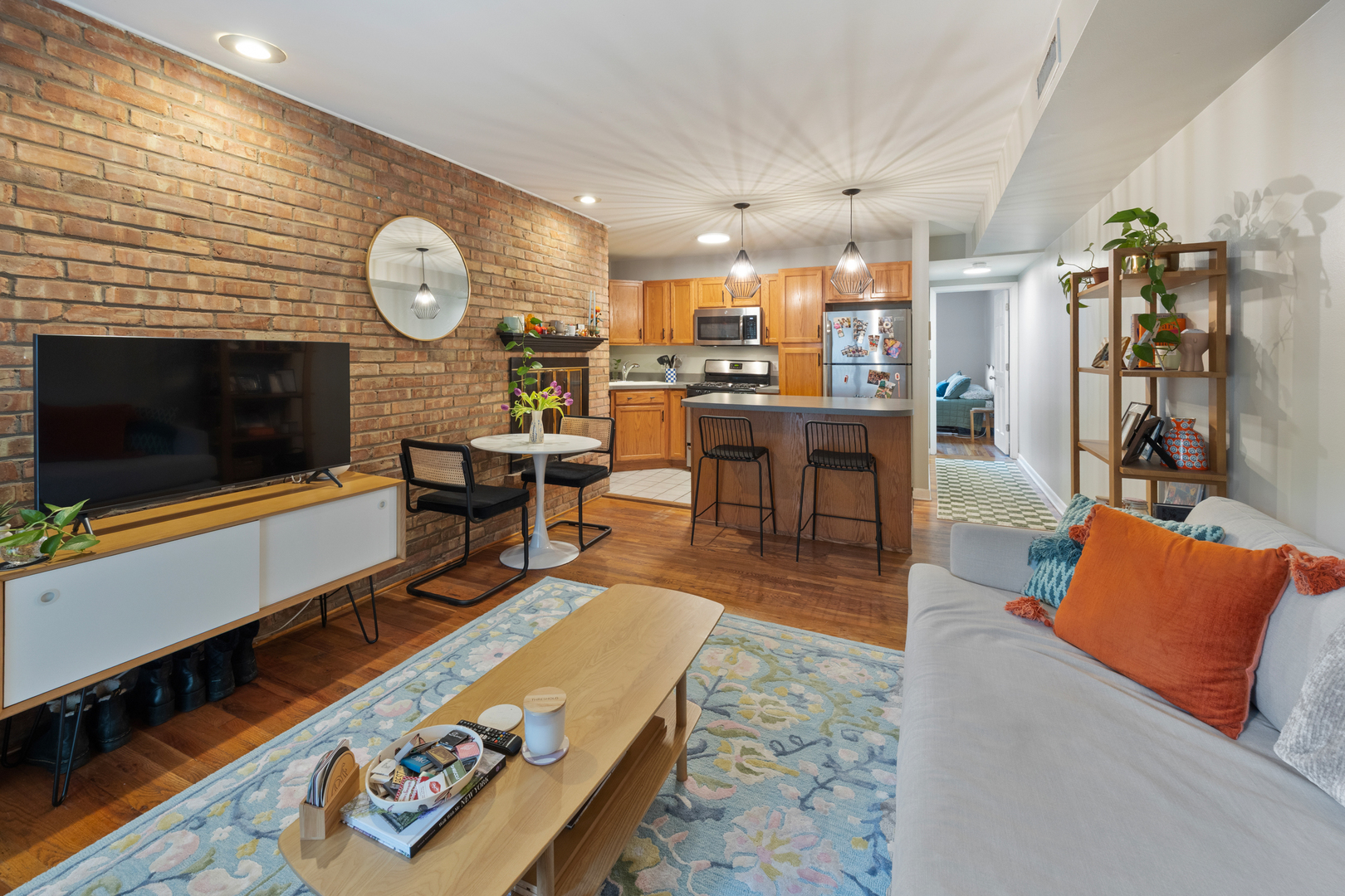 801 W Oakdale Avenue 1B