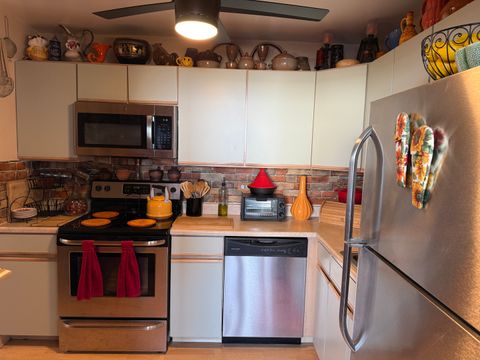 Tiny photo for 6301 N SHERIDAN Road #24C, Chicago, IL 60660 (MLS # 12540732)