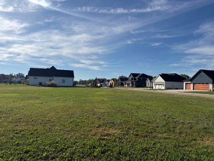 Photo 1 of 1 — 11 Pointe Boulevard, Peru, IL 61354