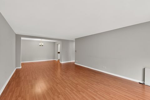 Tiny photo for 2500 Windsor Mall #1J, Park Ridge, IL 60068 (MLS # 12500374)