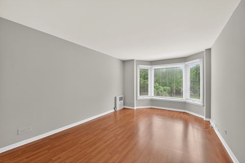 Tiny photo for 2500 Windsor Mall #1J, Park Ridge, IL 60068 (MLS # 12500374)