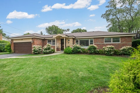 Tiny photo for 1120 Manor Drive, Wilmette, IL 60091 (MLS # 12714585)