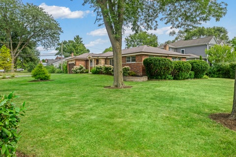 Tiny photo for 1120 Manor Drive, Wilmette, IL 60091 (MLS # 12714585)