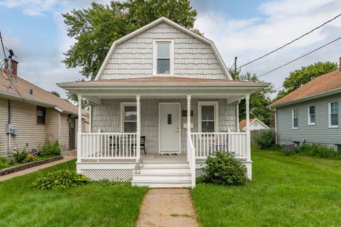Photo of 1920 32nd Street, Moline, IL 61265 (MLS # 12730234)