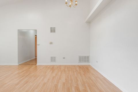 Tiny photo for 941 N Swift Road #301, Addison, IL 60101 (MLS # 12533162)