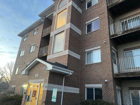 Photo of 941 N Swift Road #301, Addison, IL 60101 (MLS # 12533162)