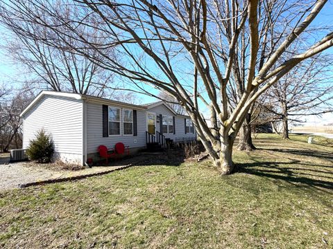 Tiny photo for 392 W Shirley Lane, Richview, IL 62877 (MLS # 12573636)