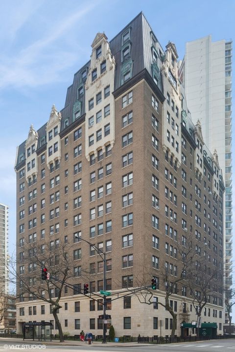 6101 N Sheridan Road 14E Chicago IL 60660