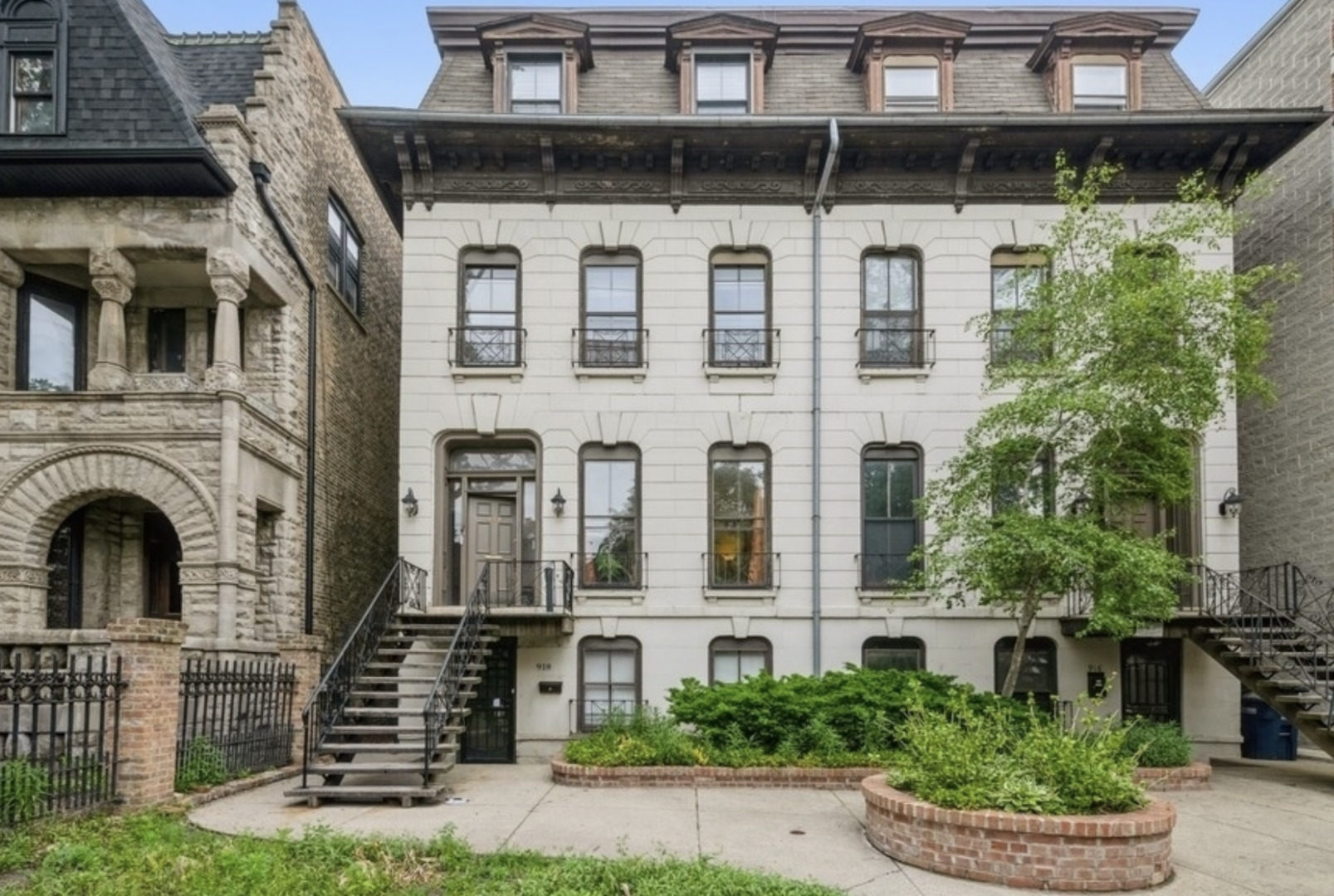Photo 1 of 7 — 918 W Fullerton Avenue 2, Chicago, IL 60614