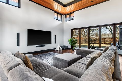 Tiny photo for 6505 N Knox Avenue, Lincolnwood, IL 60645 (MLS # 12408141)