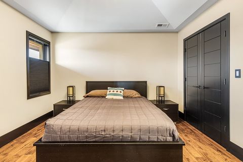 Tiny photo for 6505 N Knox Avenue, Lincolnwood, IL 60645 (MLS # 12408141)