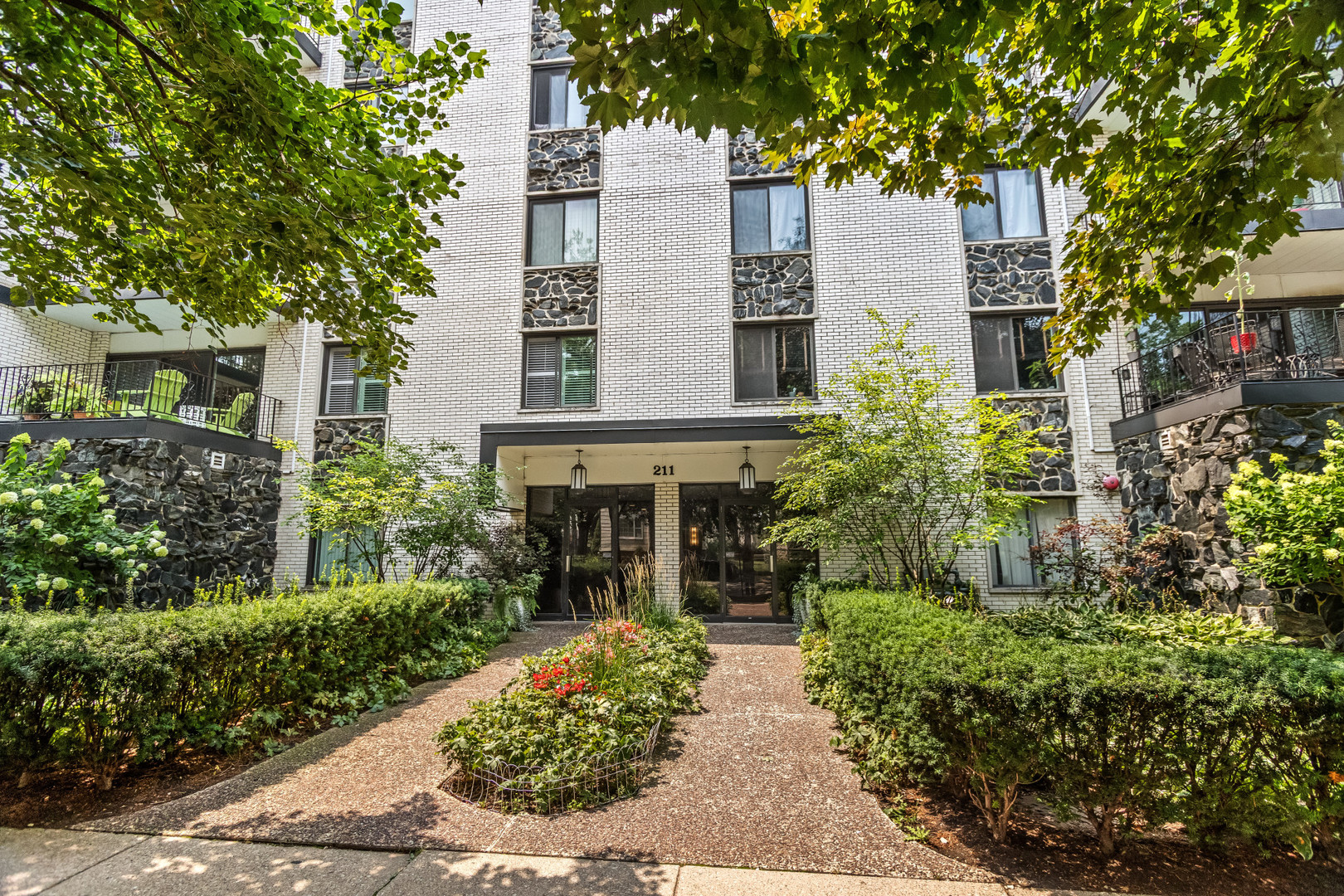 211 Elgin Avenue 4H