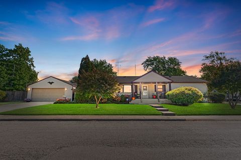 Photo of 700 N 8th Avenue, Kankakee, IL 60901 (MLS # 12490172)
