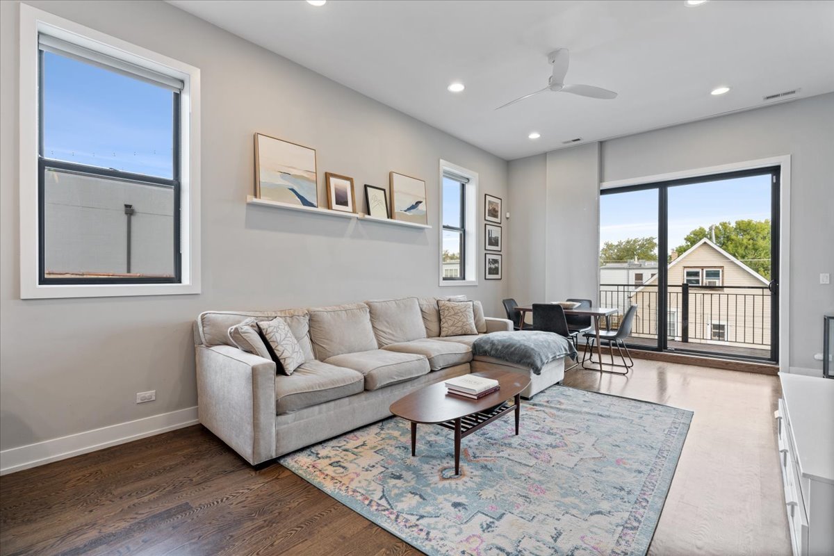 3004 W Lyndale Street 3W