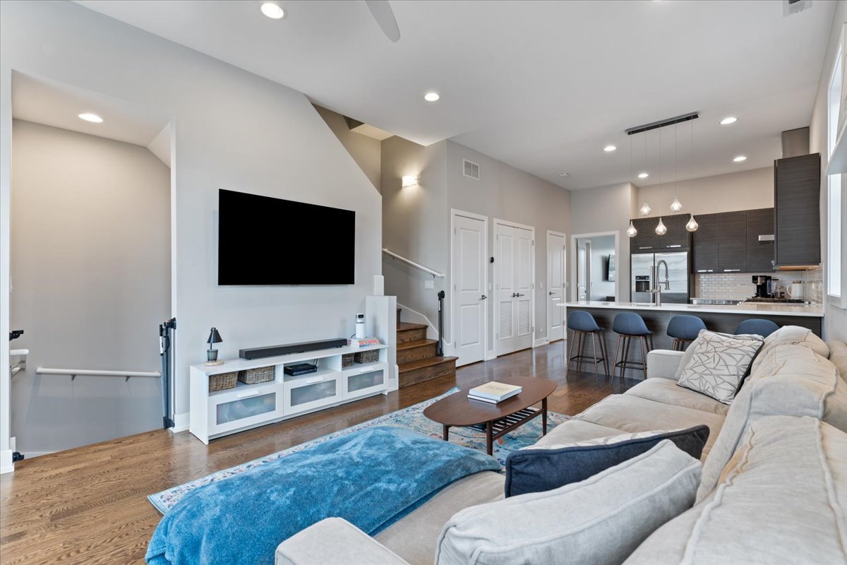 3004 W Lyndale Street 3W