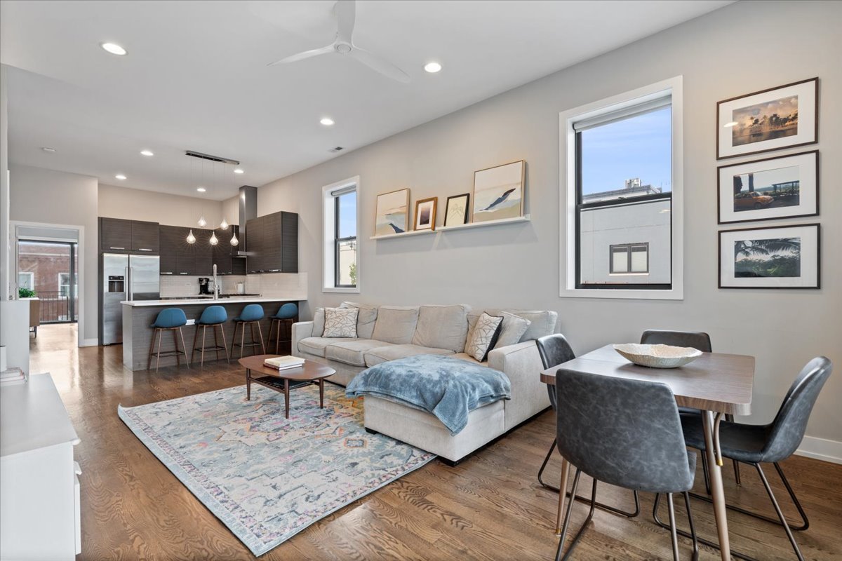 3004 W Lyndale Street 3W