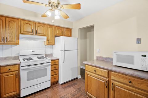 Tiny photo for 3615 E Central Road #101, Glenview, IL 60025 (MLS # 12519855)