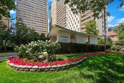 3950 N Lake Shore Drive 1507B Chicago IL 60613