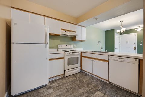 Tiny photo for 1900 Plum Grove Road #2C, Rolling Meadows, IL 60008 (MLS # 12549877)