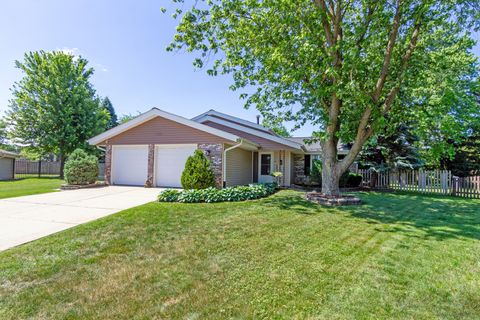Photo of 1150 Attleboro Court, Schaumburg, IL 60193 (MLS # 12473248)